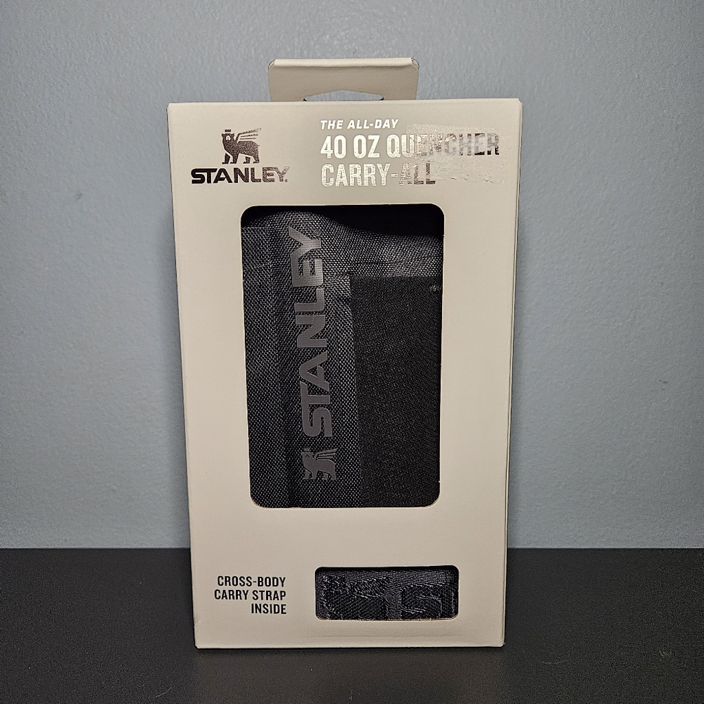 ❌SOLD❌ Stanley 40 Oz Quencher Carry All Black Color - NWT